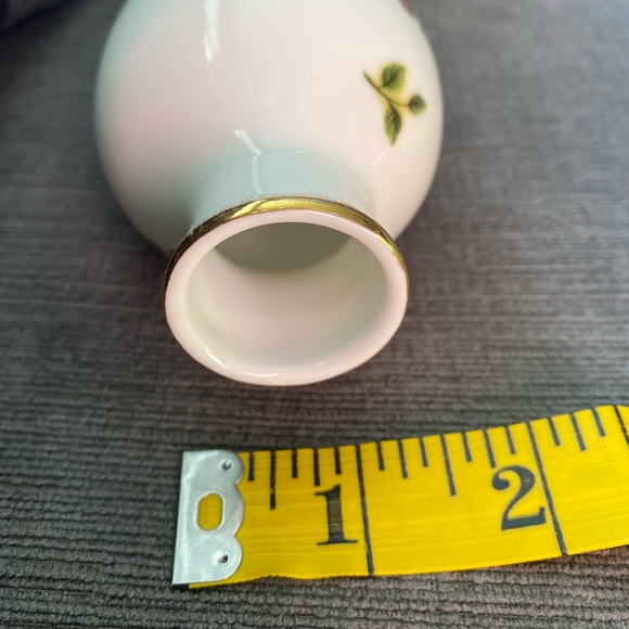 Vintage Royal Albert Mini Porcelain Bud Vase with Pink Roses and Gold Gilt Trim - Picture 8 of 10